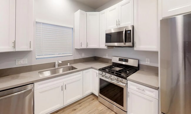 5118-5120 East Falls View Dr - 5118-5120 East Falls View Dr Apartment Unit 5120 East Falls View Dr