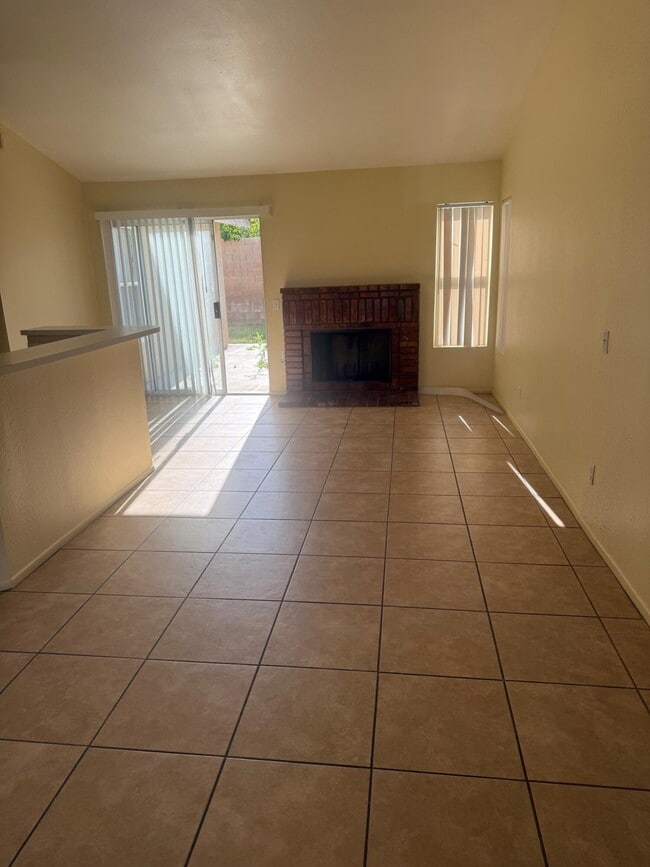 Photo - 44313 Larrea St