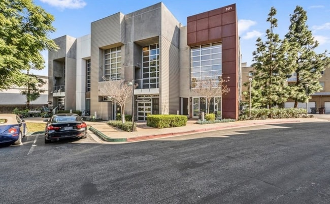 Building Photo - Office Space Living 2 BR 2.5 BA Attached 2 Car Garage