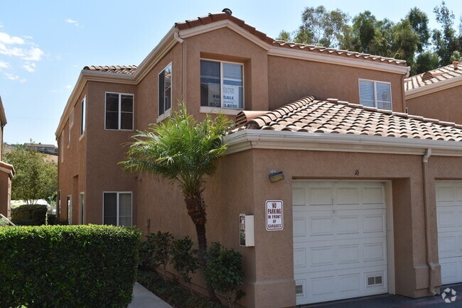 Building Photo - 2 Story 3 Bedroom 2.5 Bath Townhome with A...