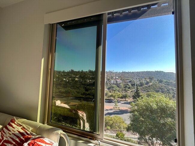 Building Photo - 2124 Solara Ln