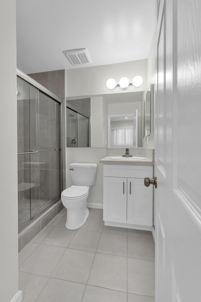 Photo - 1575 Manning Ave