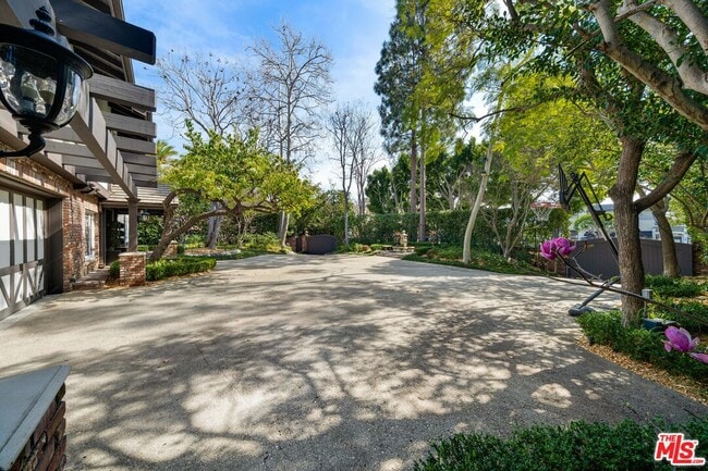 Photo - 13037 San Vicente Blvd