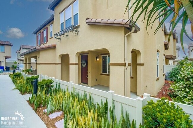 Stunning 3Bdm 2.5Ba Townhome in the Montec... - Stunning 3Bdm 2.5Ba Townhome in the Montec...