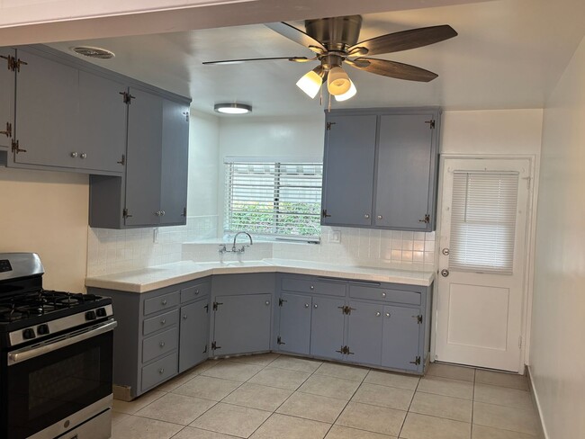 Building Photo - 711 W Wilson Ave Unit 711 #B