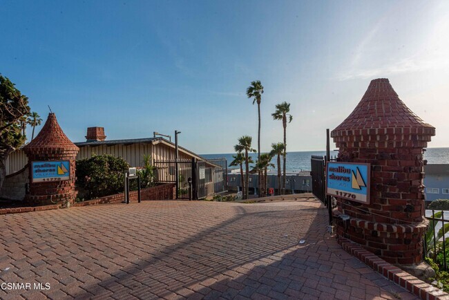 Building Photo - 11770 Pacific Coast Hwy Rental