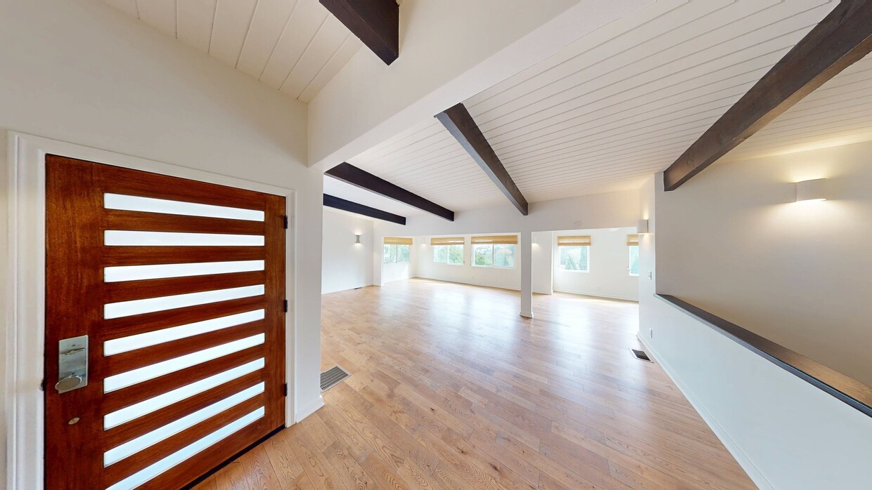 3D Tour - 1042 Olancha Dr