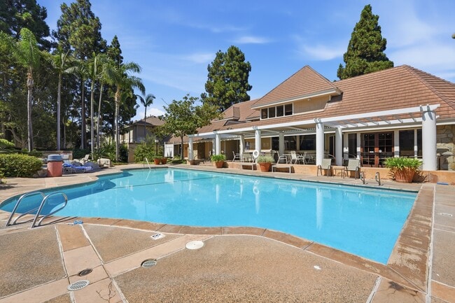 Building Photo - 2559 Plaza del Amo Unit 104