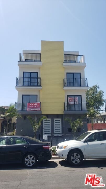 Building Photo - 2131 Carmona Ave Rental