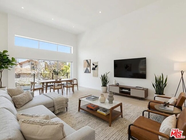 Building Photo - 10630 Wilkins Ave Unit 301