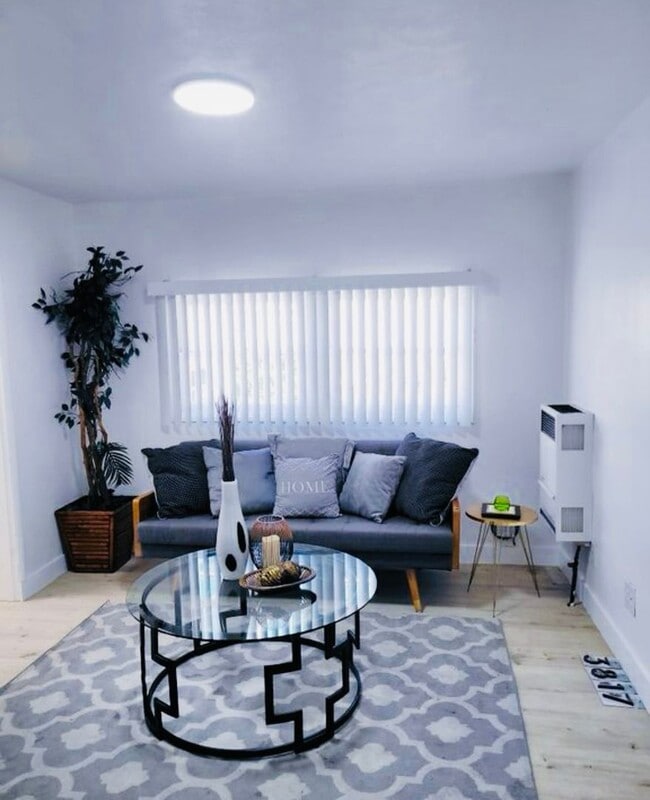 Building Photo - Free Rent until 2026! Brand new" Cottage! 1-BR + den, totally remodeled! Unit 3817 Wabash Ave.-1