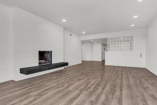 Photo - 1621 W 122nd St