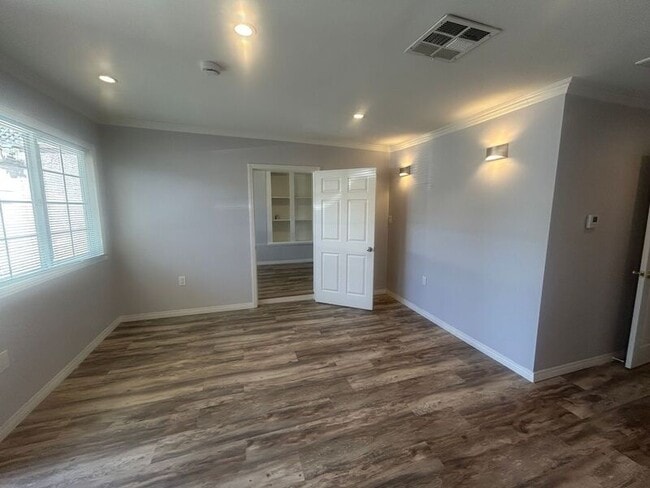 Photo - 2823 Hyperion Ave