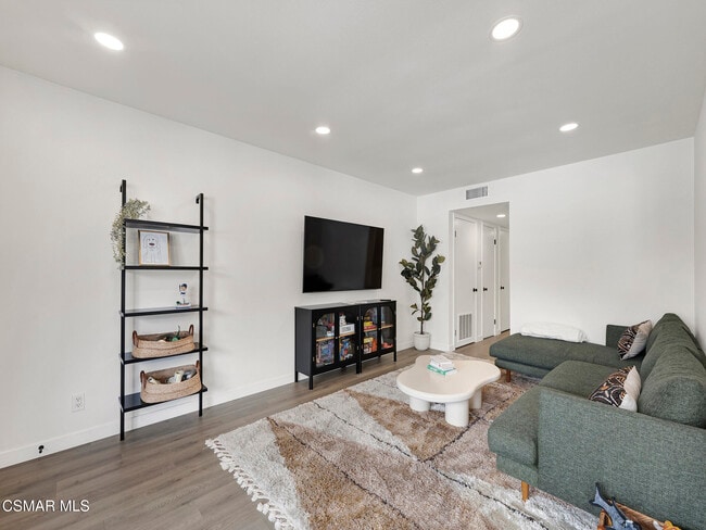 Photo - 1218 Kirkford Way