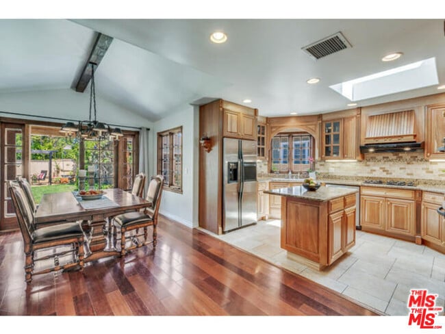 Photo - 4224 Beethoven St