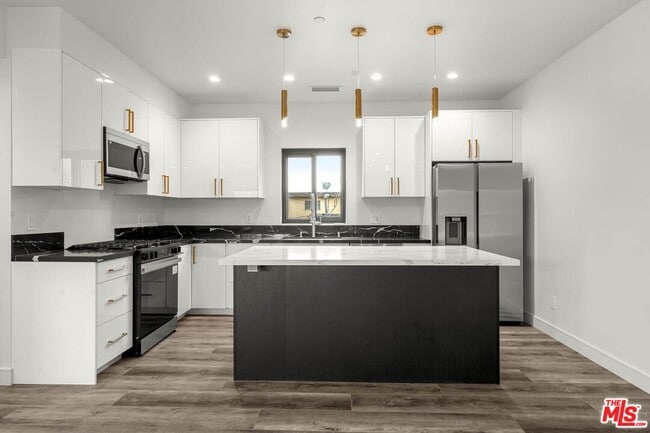 Building Photo - 1920 S Sherbourne Dr Unit 1920