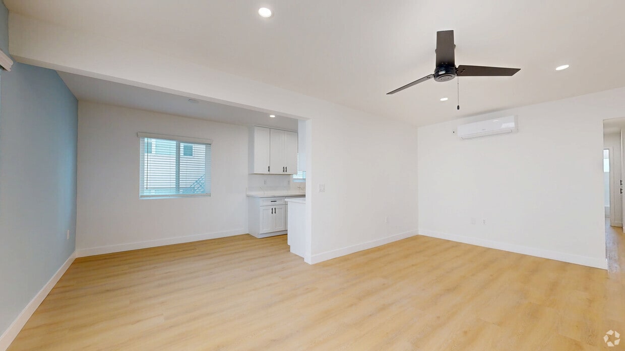 3D Tour - 1230 E. 1st St.