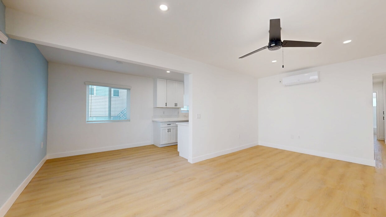 3D Tour - 1230 E. 1st St.