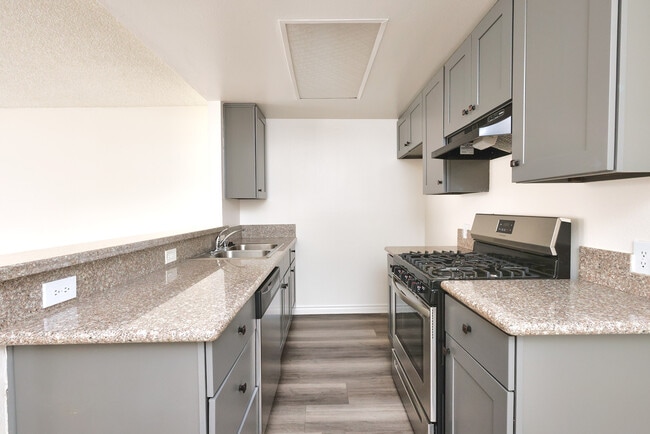 Photo - 1402 N Alta Vista Blvd Unit 206