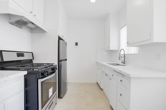 Photo - 323 E Chestnut St
