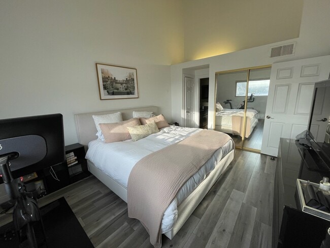 Master bedroom alt. view - 9808 Regent St Unit 7