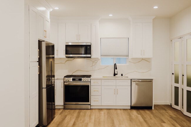 Kitchen - 233 E 25th St Unit 233