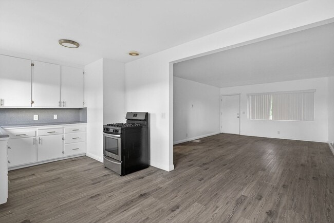 Photo - 216 E Burnett St Unit 2