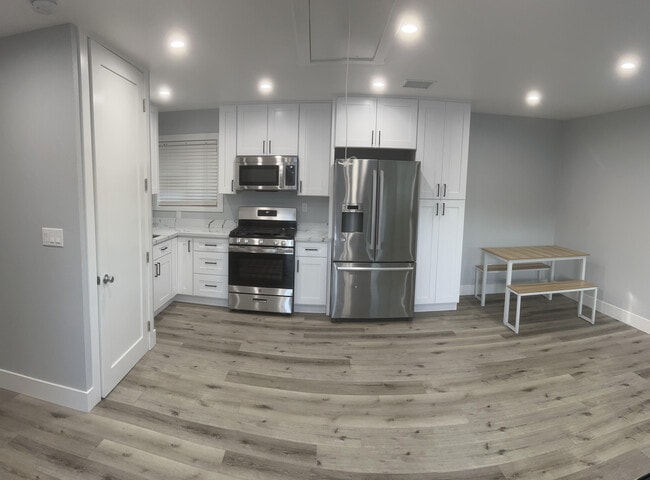 Open Space Kitchen - 917 Clemensen Ave