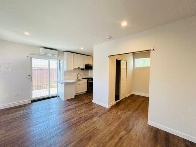 Building Photo - 10809 Garfield Ave Unit A