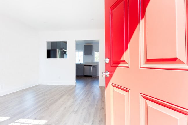 Building Photo - 2227 W 2nd St Unit #2 Rental