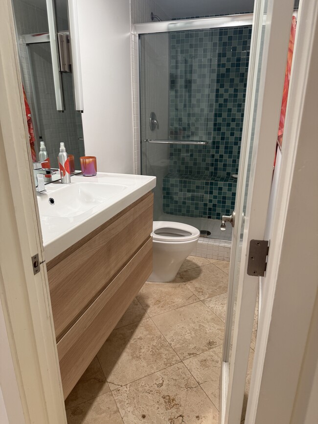 Photo - 6748 Hillpark Dr Unit 305