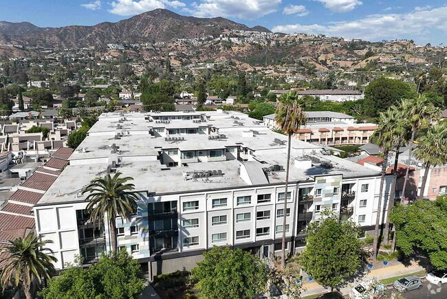 Building Photo - The Henley Rental