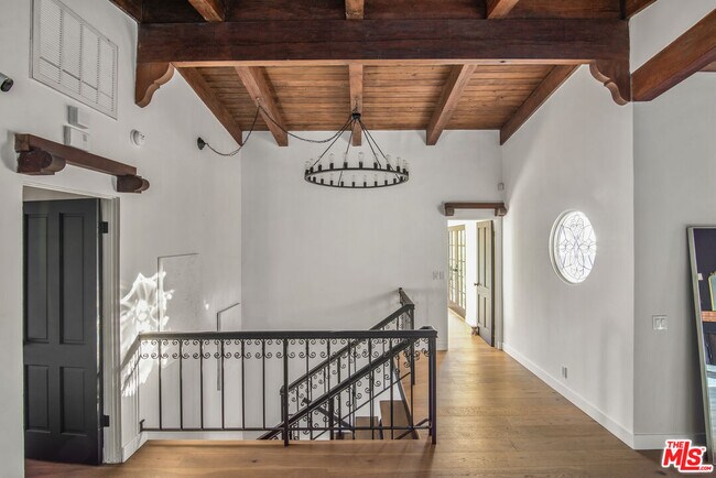 Photo - 9265 Thrush Way