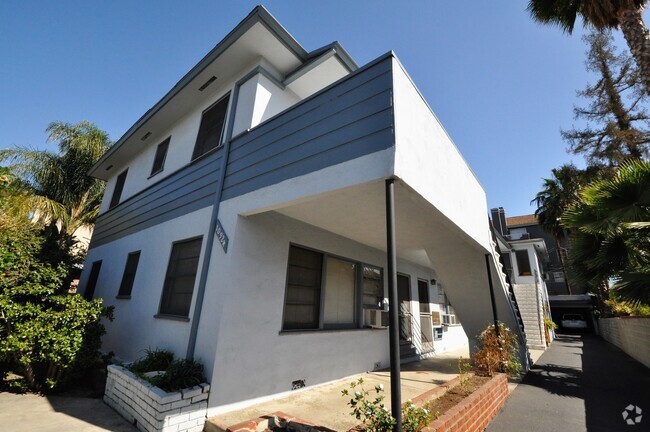Building Photo - 10924 Camarillo St Unit 01 Rental