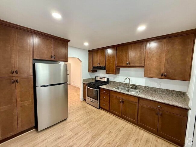 Building Photo - 220 S 35th St Unit 2 Rental