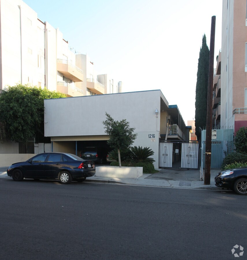 Primary Photo - 1216 N Las Palmas Ave Apartments