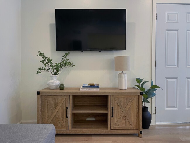 Photo - 813 W Beach Ave Unit #3