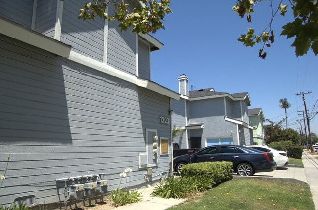 Photo - 1323 W Palmyra Ave Unit #B