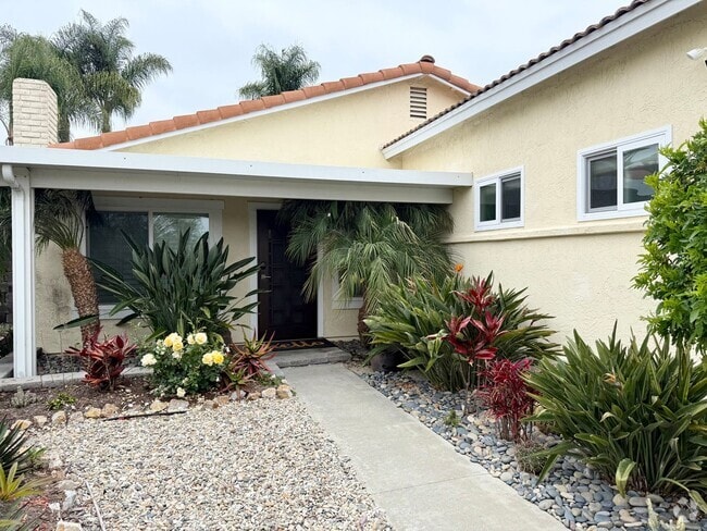 Building Photo - Beautiful Dog-Friendly Home in Oceanside