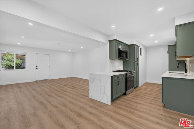 Building Photo - 12287 Osborne St Unit 13