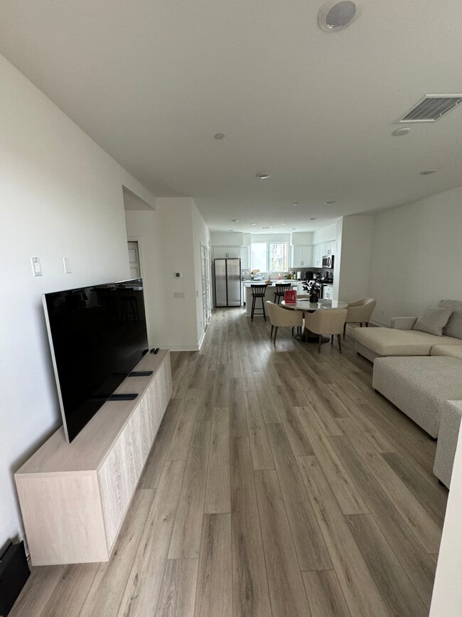 Building Photo - 1033 Sage Ln Unit Room #1