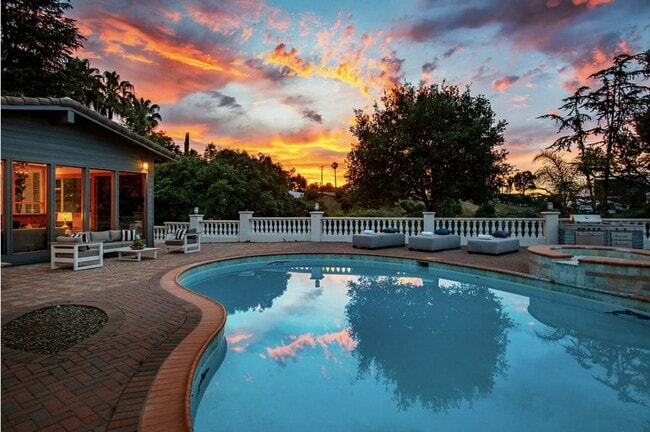 Photo - 3200 Oakley Dr