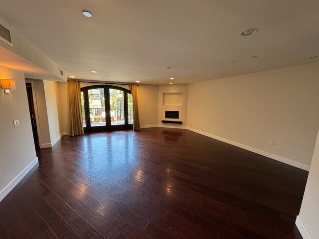 Photo - 1636 S Beverly Glen Blvd Apartments