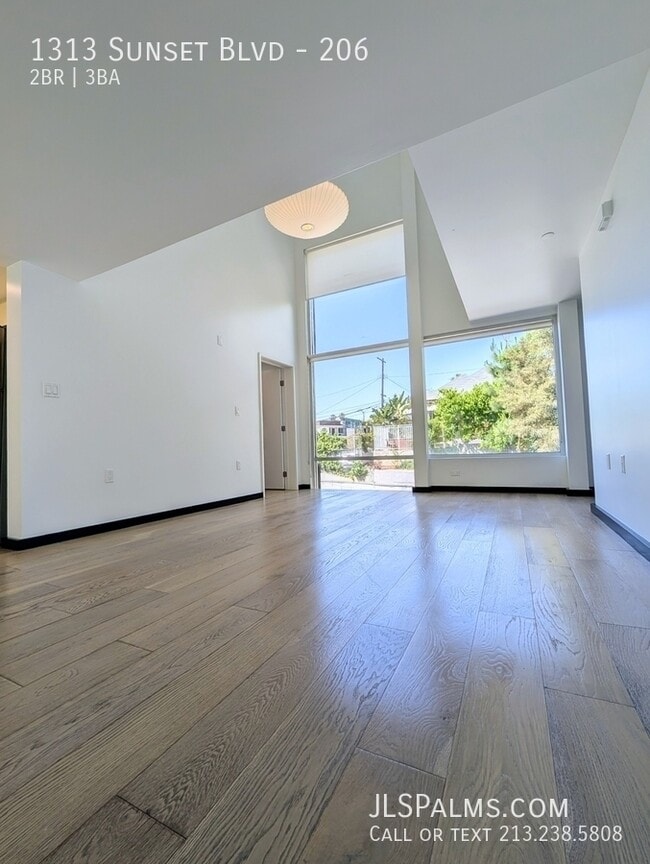 Building Photo - 1313 Sunset Blvd Unit 206