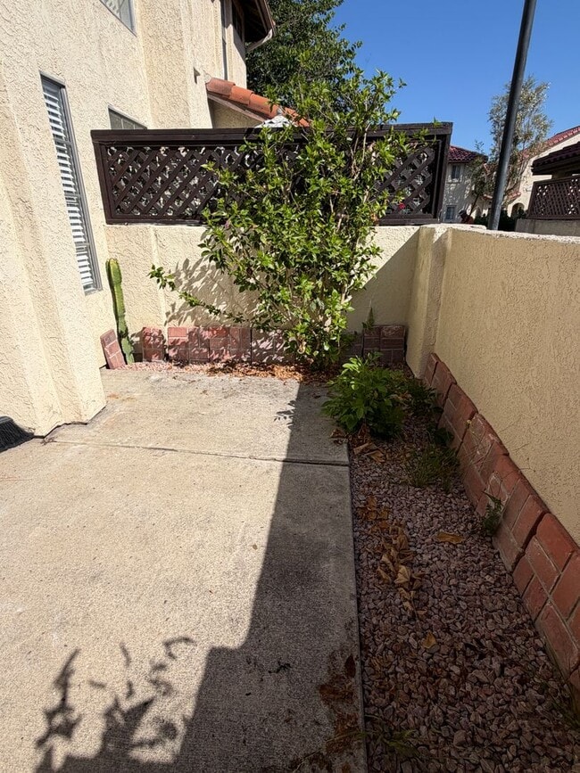 Photo - 26156 Sanz Unit B