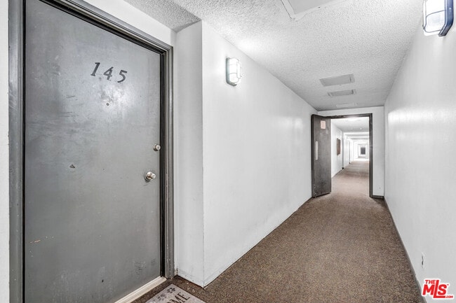 Photo - 18620 Hatteras St Unit 145