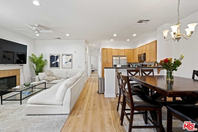 Building Photo - 17969 Lost Canyon Rd Unit 75