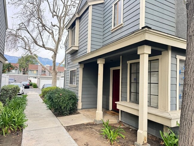 Building Photo - Welcome home to this charming and cozy corner-unit condo in the heart of Rancho Cucamonga!