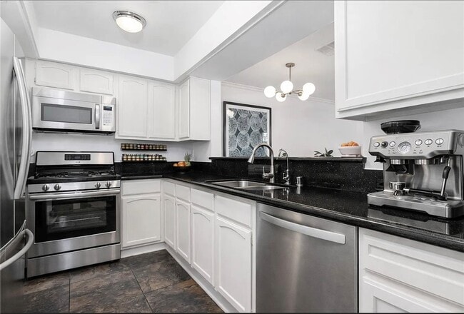 Photo - 2480 Penmar Ave