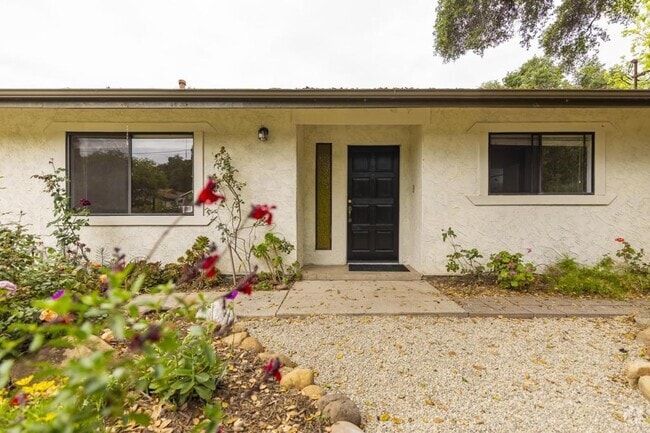 Building Photo - 325 El Conejo Dr Rental
